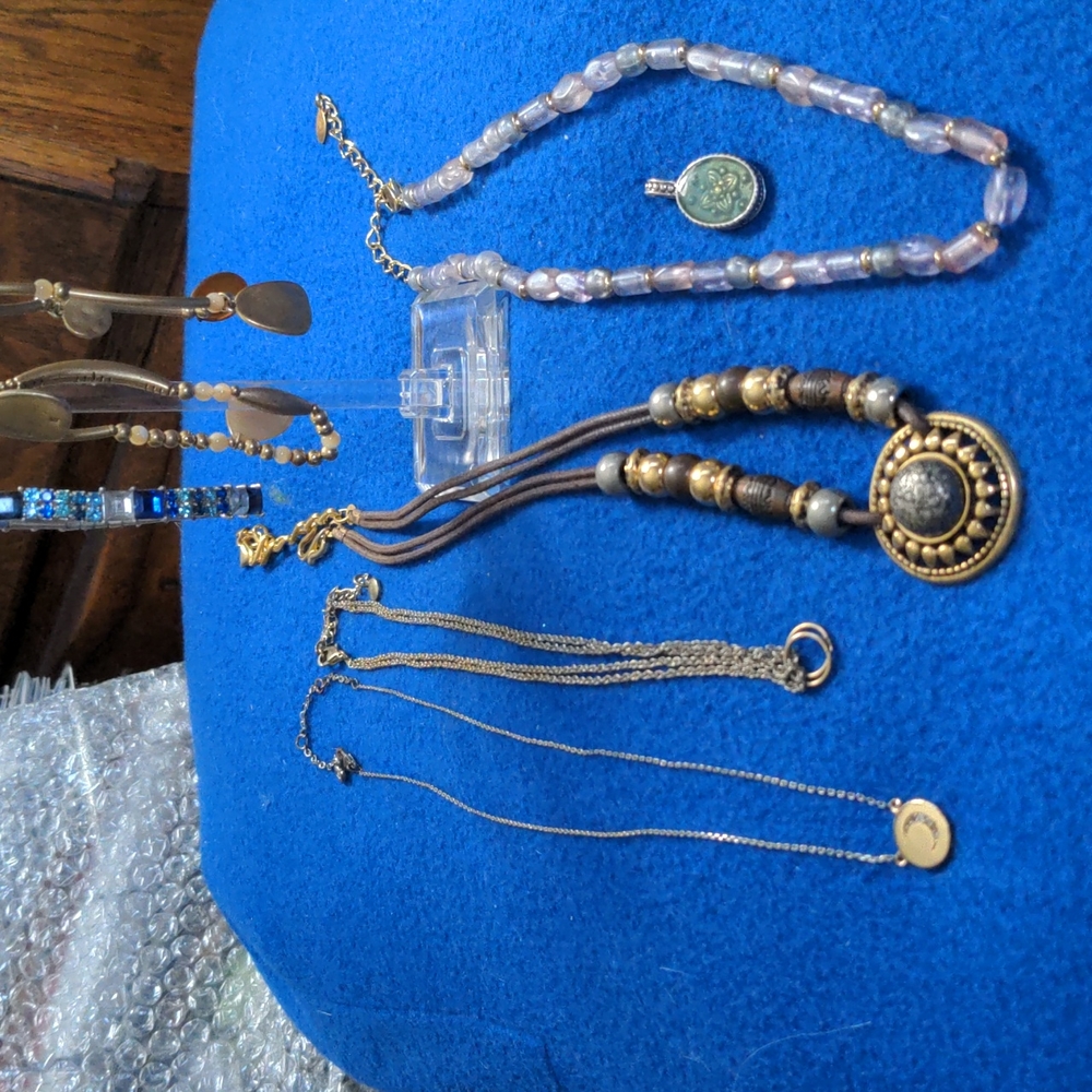 A076 🔥 5 For $35 🔥 Lot of Liz Claiborne Necklaces, Bracelets & Pendant